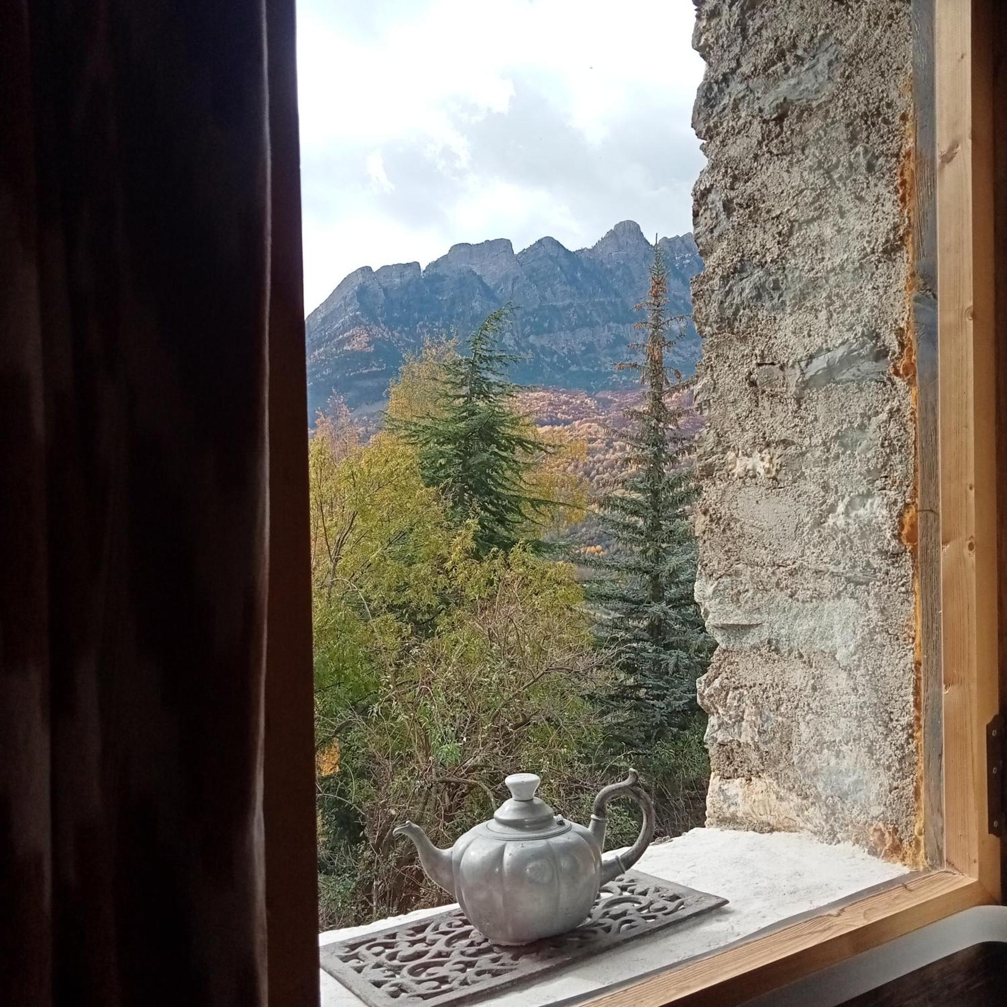 Suite En Cuadra Pajar, Casa Rural Hoz de Jaca Bagian luar foto